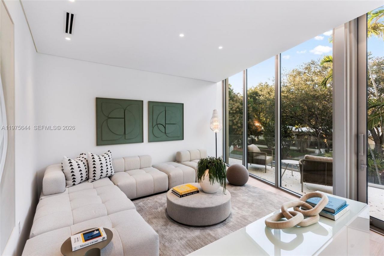 1616 Onaway Dr , Miami, FL 33133 Photo