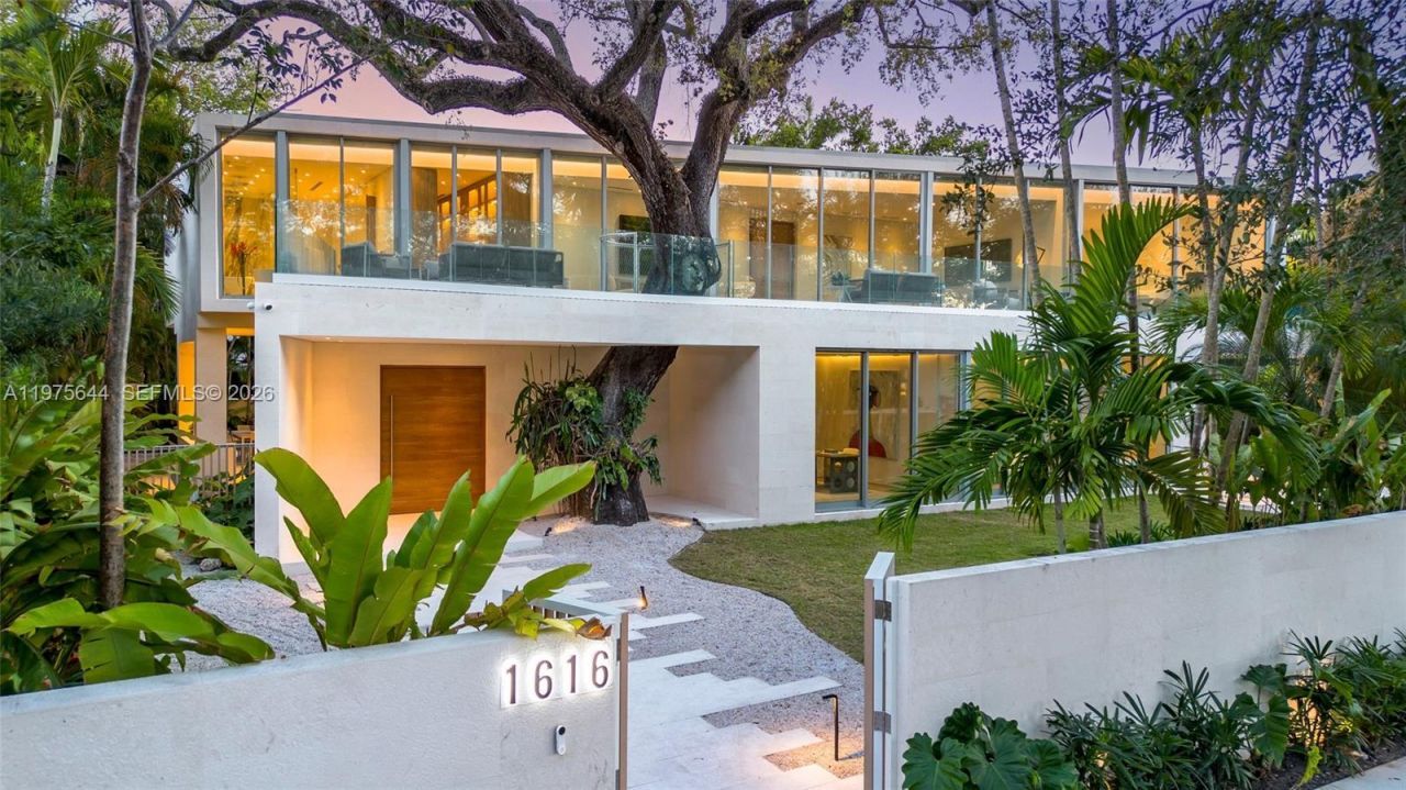 1616 Onaway Dr , Miami, FL 33133 Photo