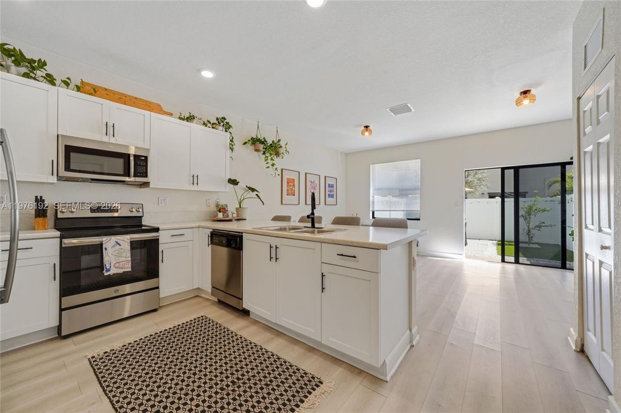 10589 W 33rd Ln , Hialeah, FL 33018 Photo