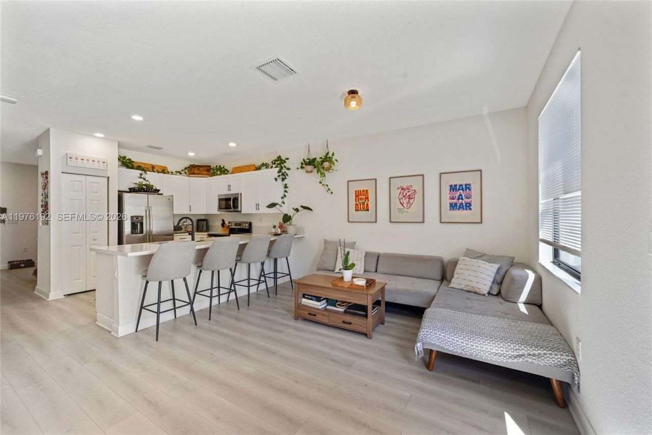 10589 W 33rd Ln , Hialeah, FL 33018 Photo