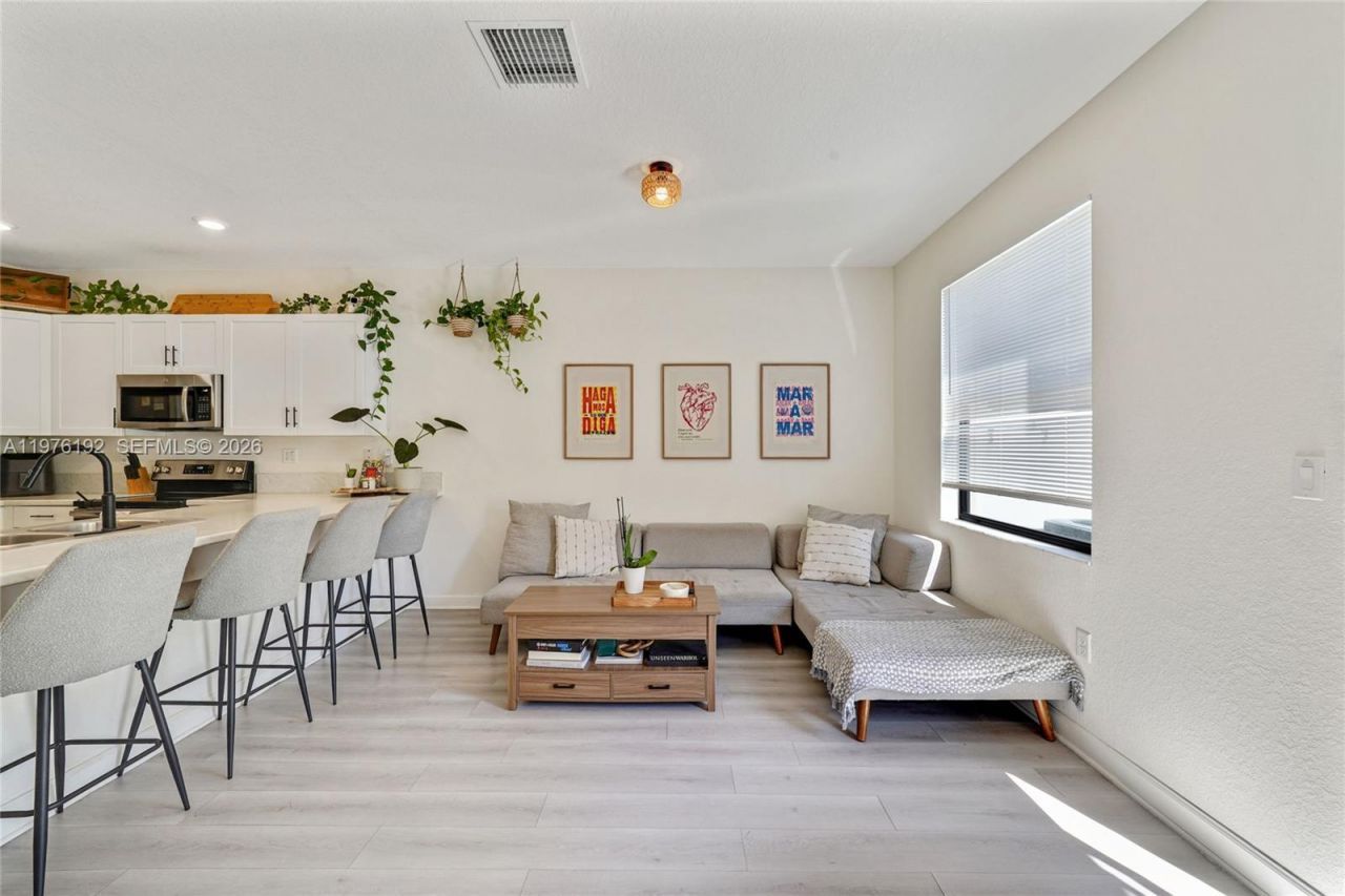 10589 W 33rd Ln , Hialeah, FL 33018 Photo