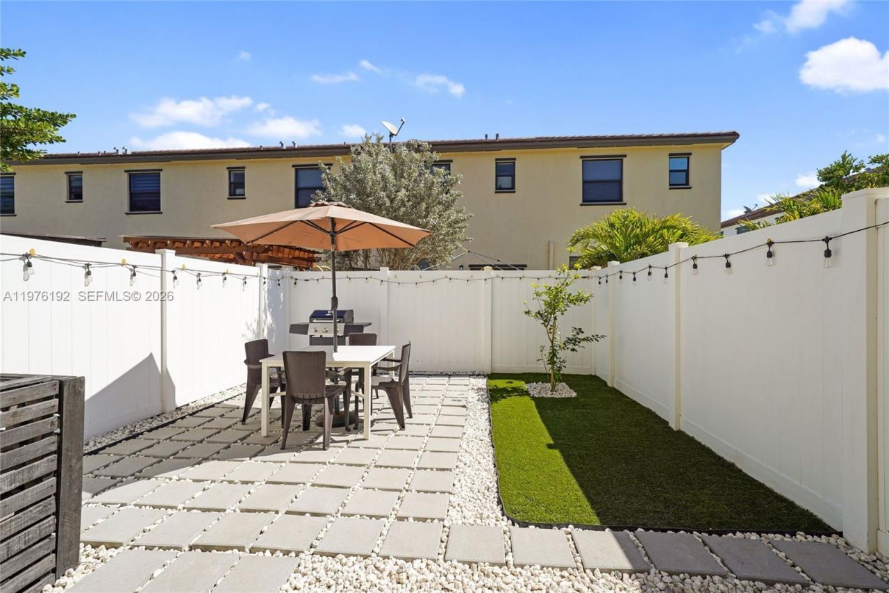 10589 W 33rd Ln , Hialeah, FL 33018 Photo