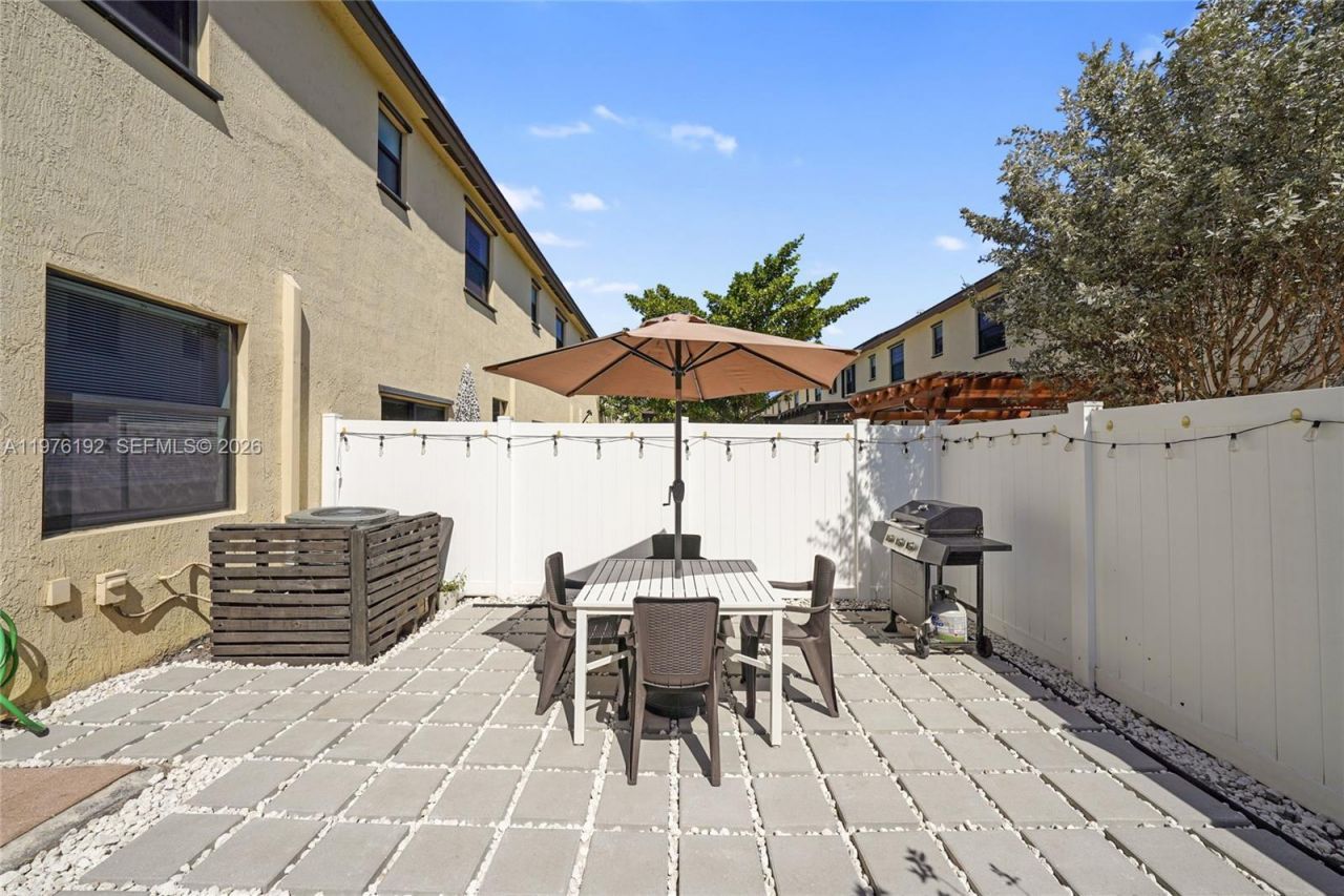 10589 W 33rd Ln , Hialeah, FL 33018 Photo