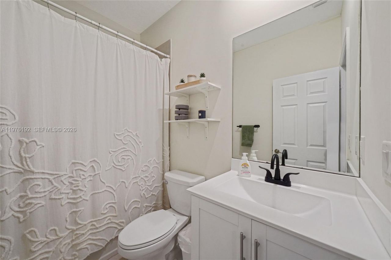 10589 W 33rd Ln , Hialeah, FL 33018 Photo