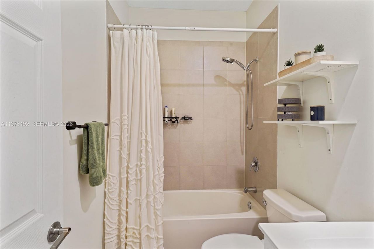 10589 W 33rd Ln , Hialeah, FL 33018 Photo