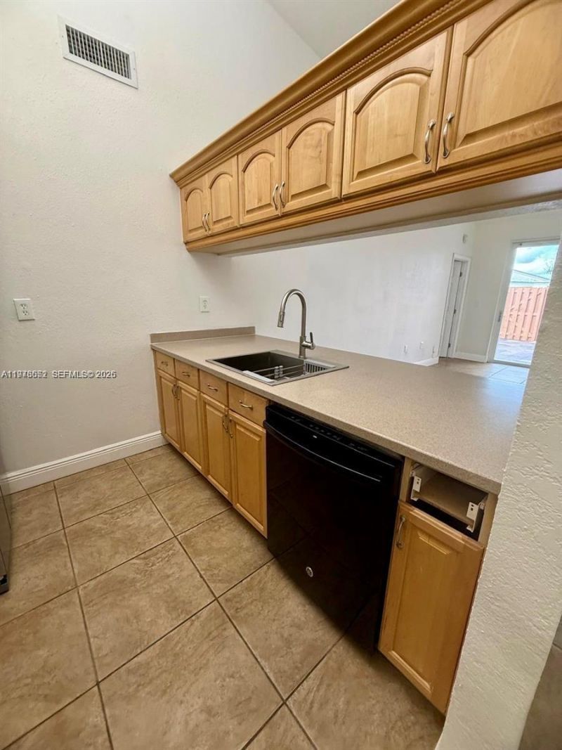 6751 NW 193rd Ln , Unit 6751, Hialeah, FL 33015 Photo