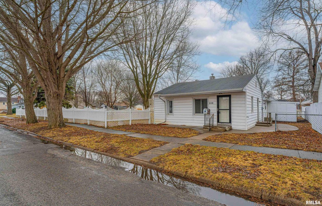 421 Decatur Street, Lincoln, IL 62656 Main Photo