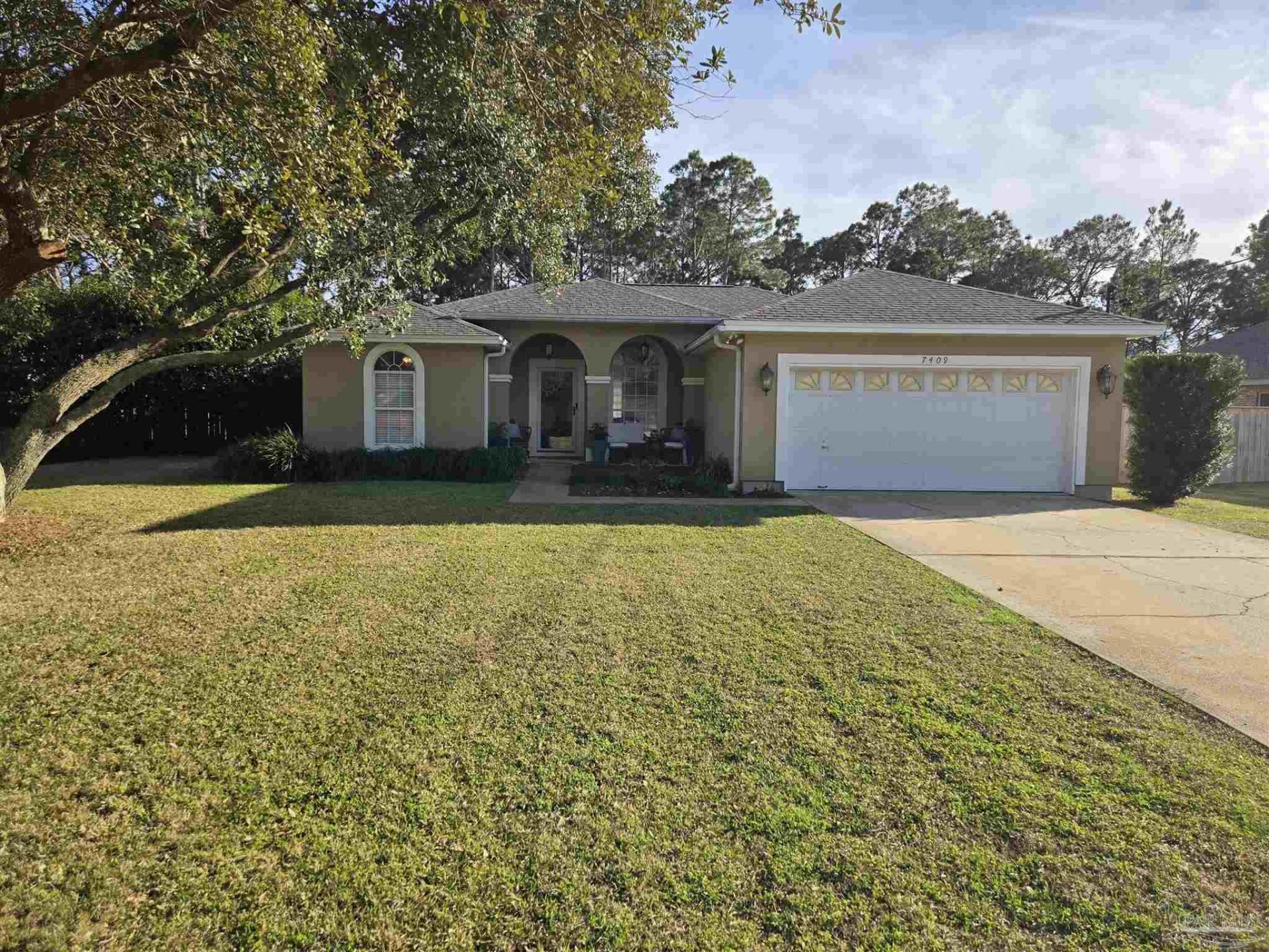 7409 Frankfort St, Navarre, FL 32566 Main Photo
