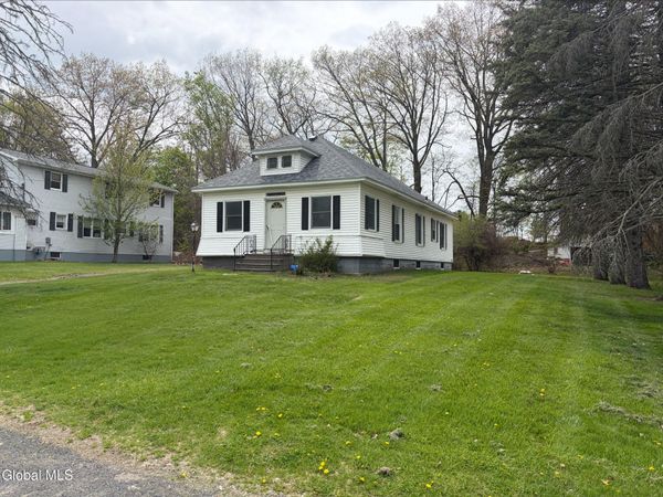 5 Mockingbird Hill, Latham, NY 12110