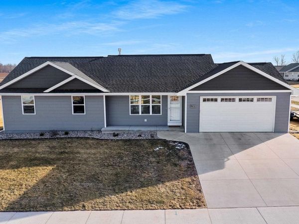 2301 CAMPFIRE COURT, Kaukauna, WI 54130