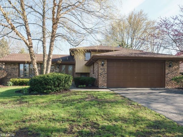 16W700 Fern Street , Willowbrook, IL 60527