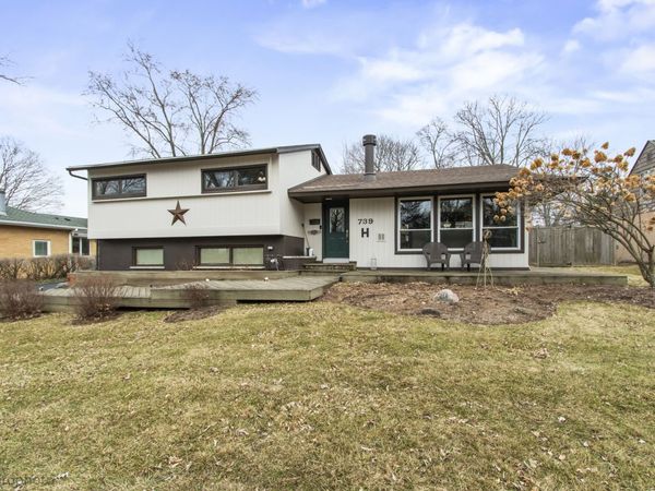 739 Meadow Lane, Barrington, IL 60010