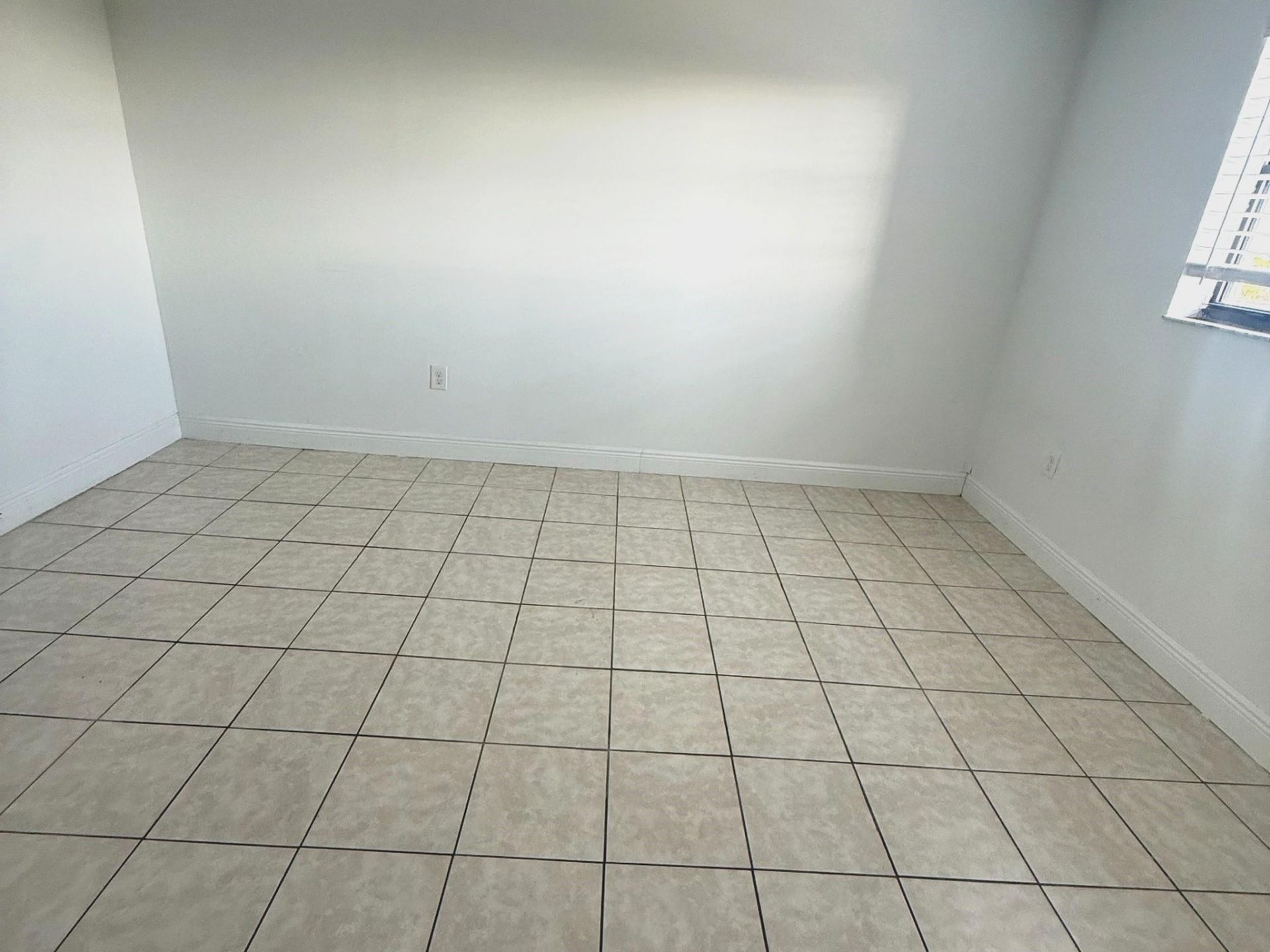 8075 NW 7th Street, Unit 402, Miami, FL 33126 Photo