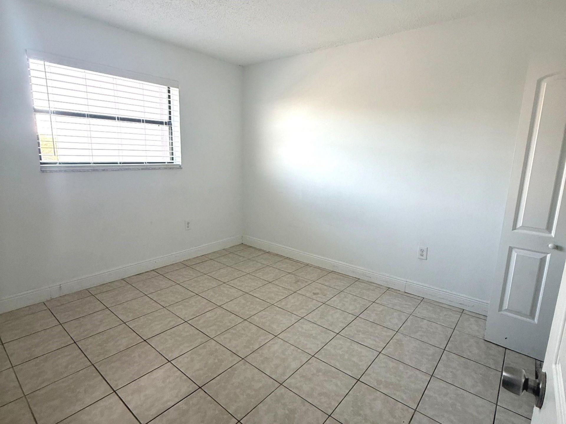 8075 NW 7th Street, Unit 402, Miami, FL 33126 Photo