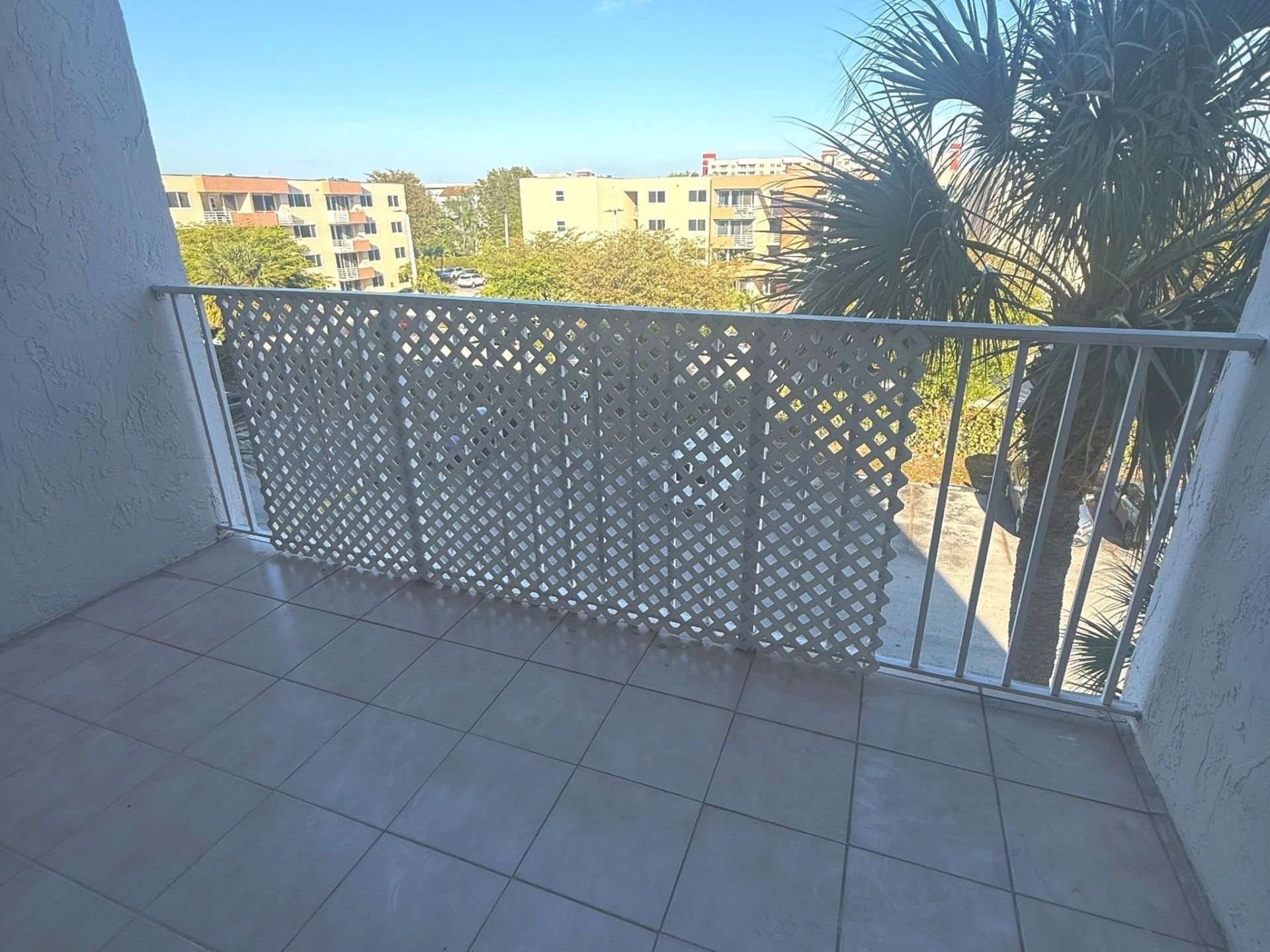 8075 NW 7th Street, Unit 402, Miami, FL 33126 Photo