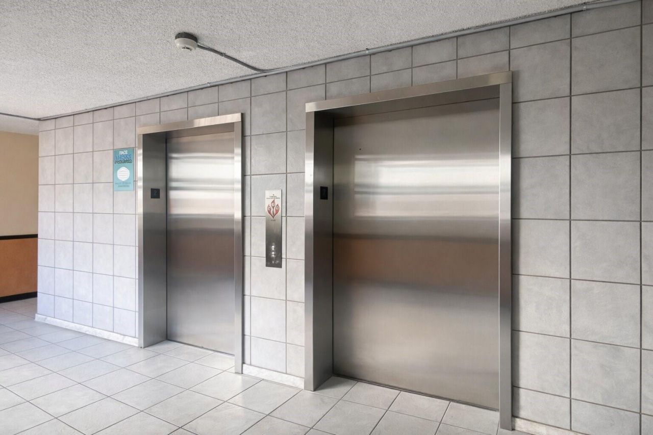 8075 NW 7th Street, Unit 402, Miami, FL 33126 Photo