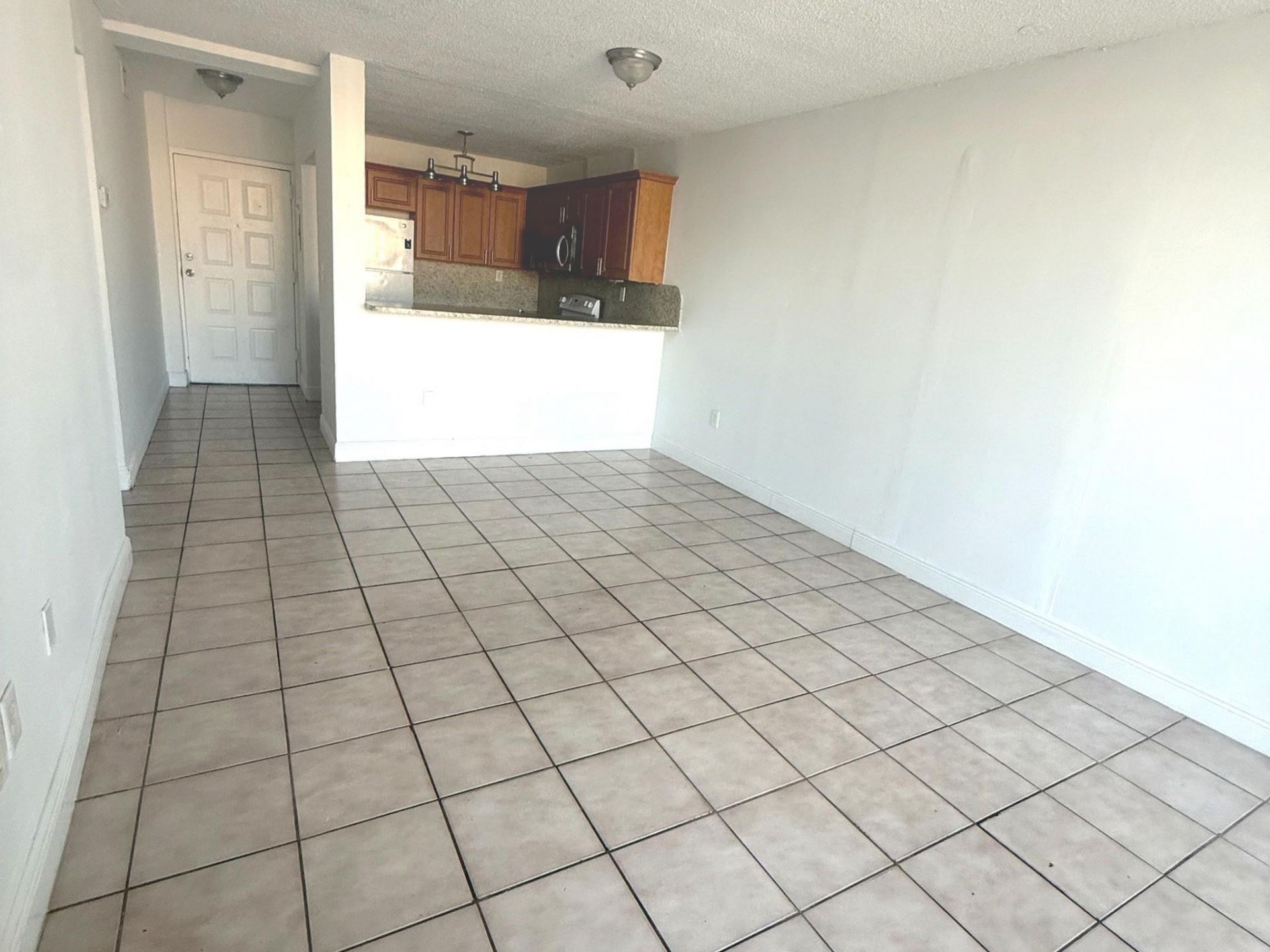 8075 NW 7th Street, Unit 402, Miami, FL 33126 Photo