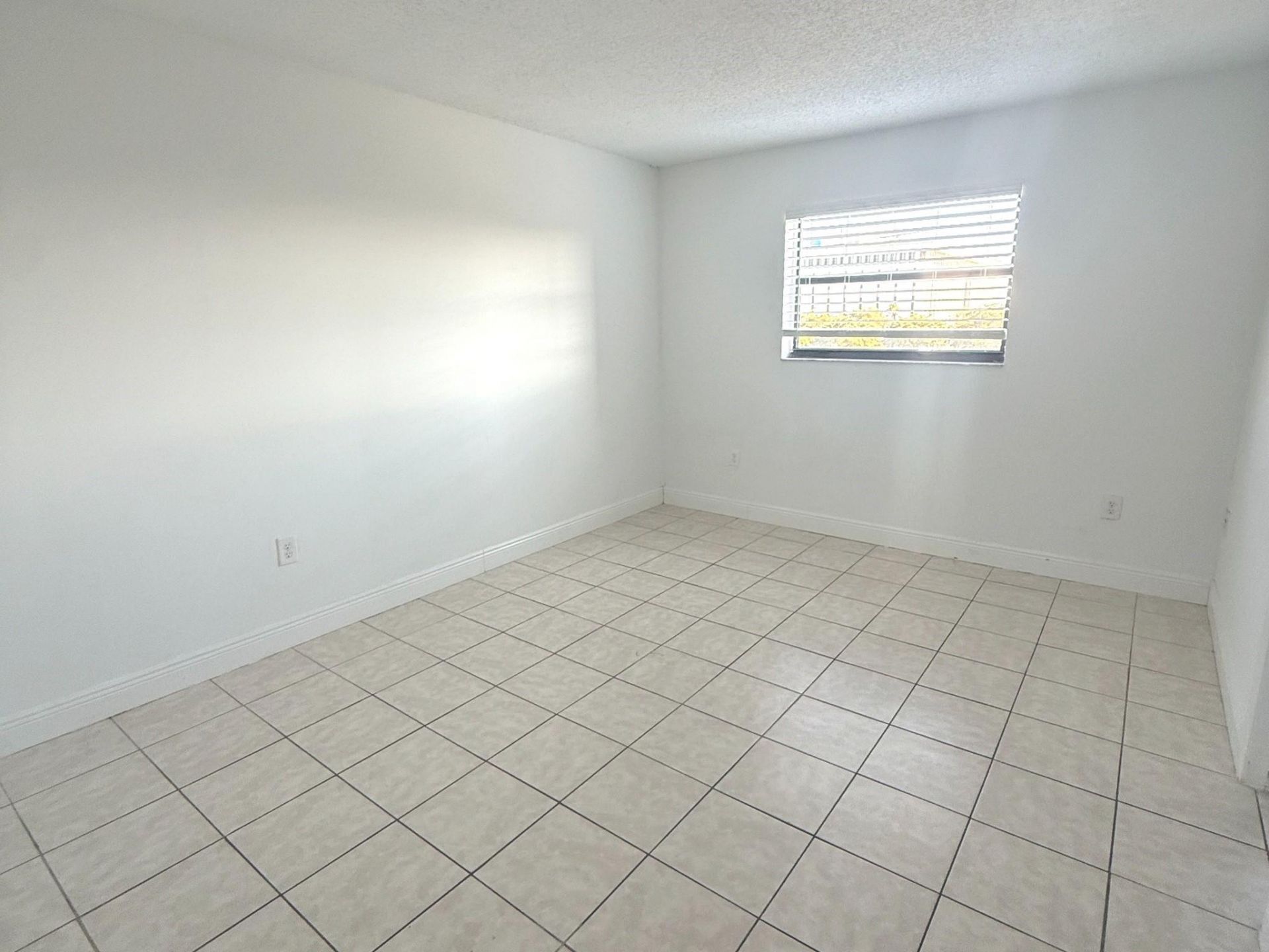 8075 NW 7th Street, Unit 402, Miami, FL 33126 Photo