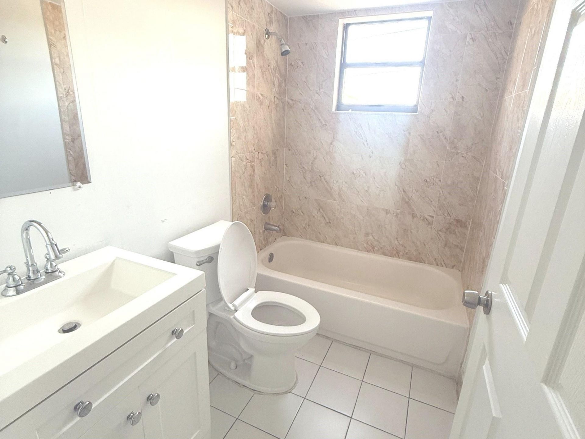 8075 NW 7th Street, Unit 402, Miami, FL 33126 Photo