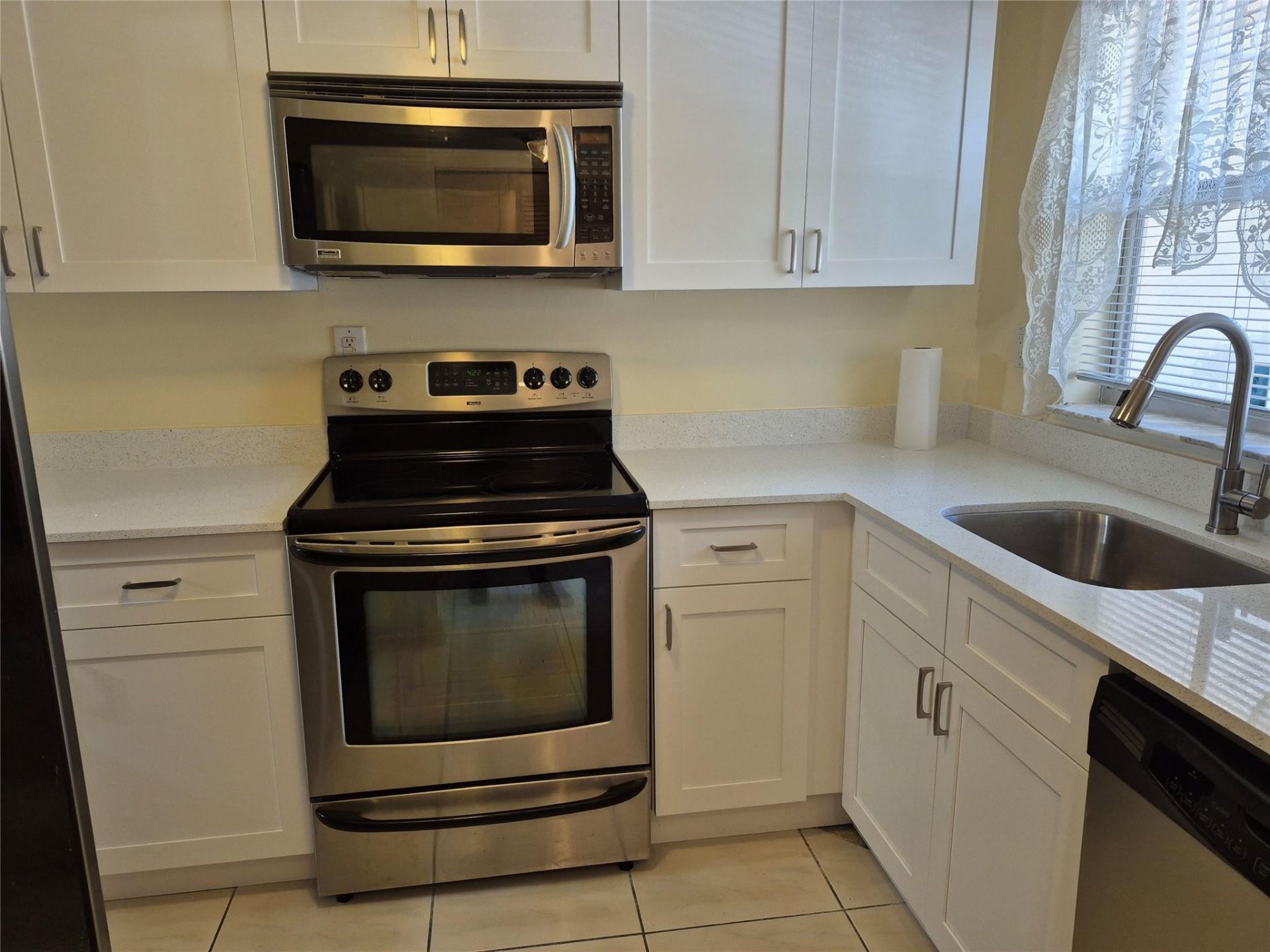 8891 Sunrise Lakes Boulevard, Unit 111, Sunrise, FL 33322 Photo