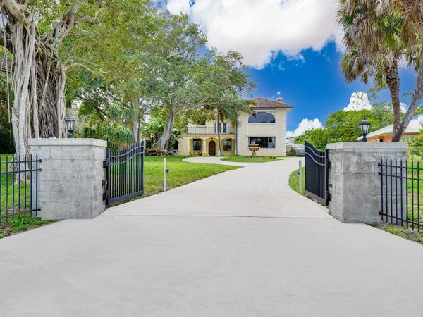 8945 S Indian River Drive, Fort Pierce, FL 34982