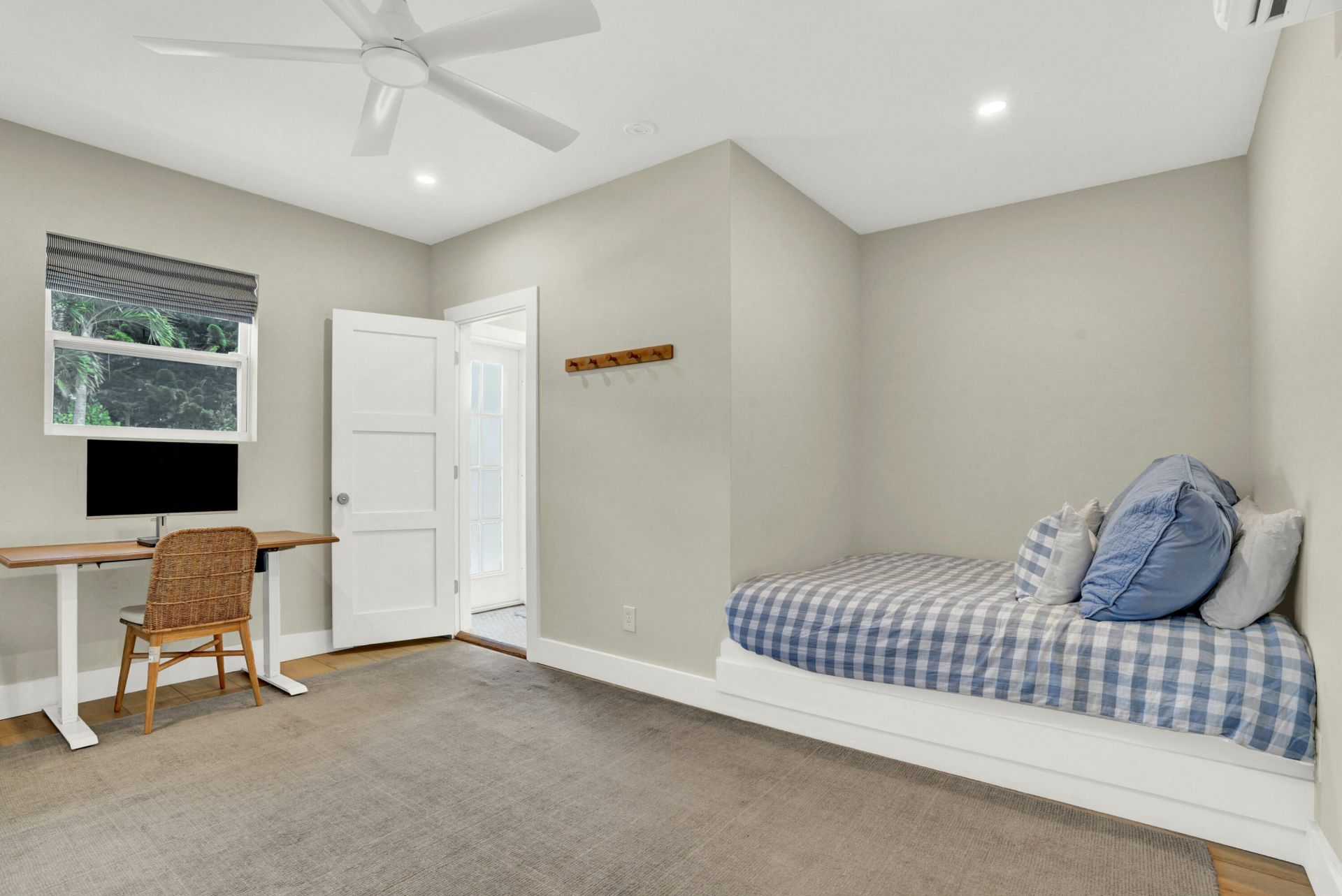 19256 Country Club Drive, Jupiter, FL 33469 Photo