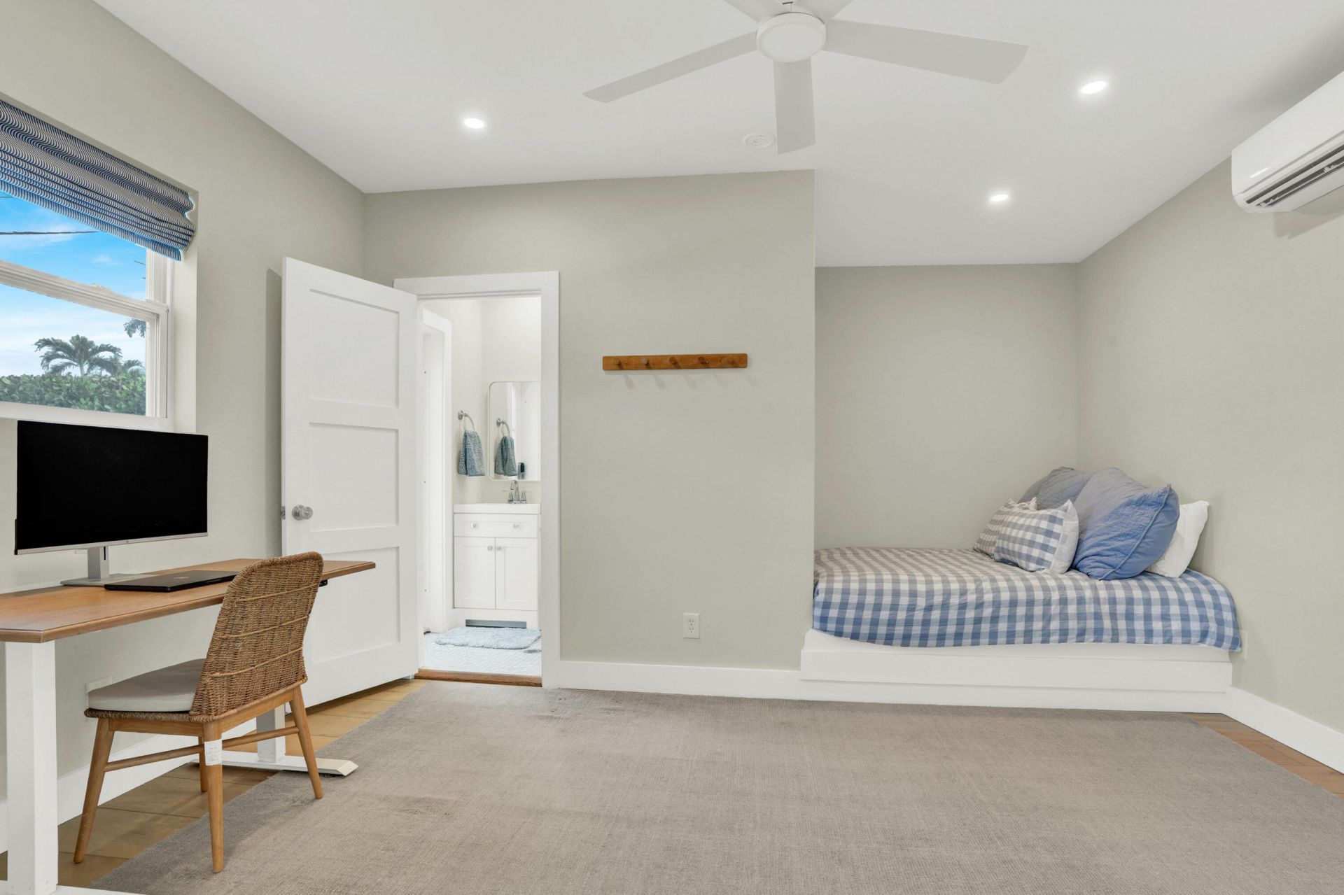 19256 Country Club Drive, Jupiter, FL 33469 Photo