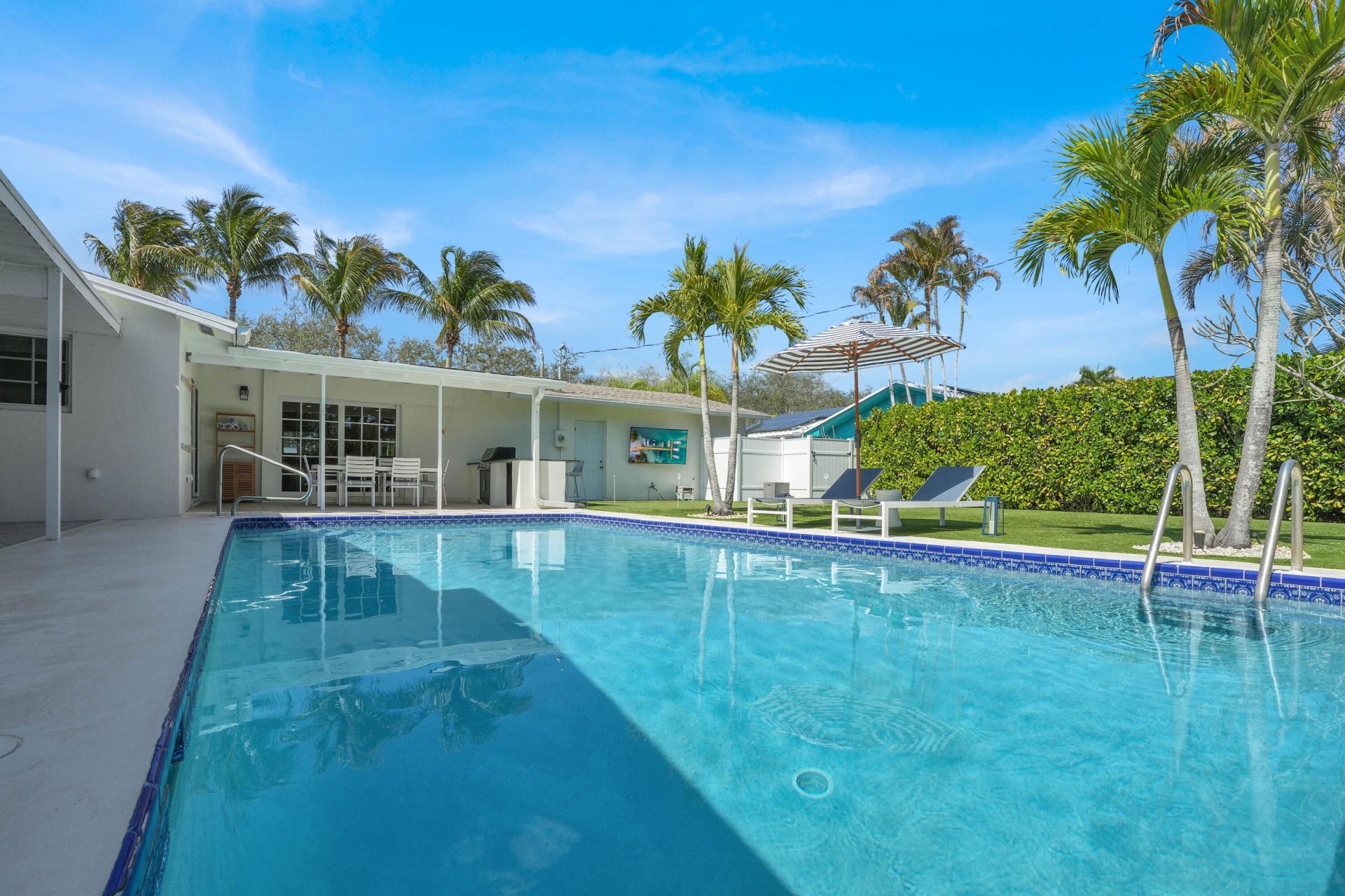 19256 Country Club Drive, Jupiter, FL 33469 Photo