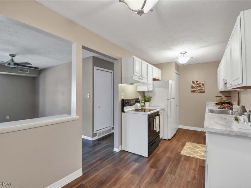 26179 Raintree Boulevard , Unit D8, Olmsted Falls, OH 44138 Photo 10