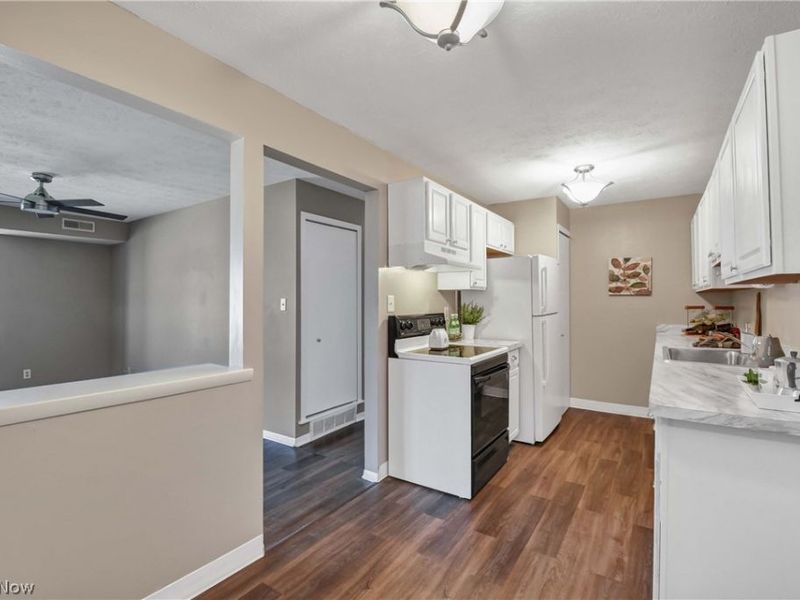 26179 Raintree Boulevard , Unit D8, Olmsted Falls, OH 44138 Photo 11