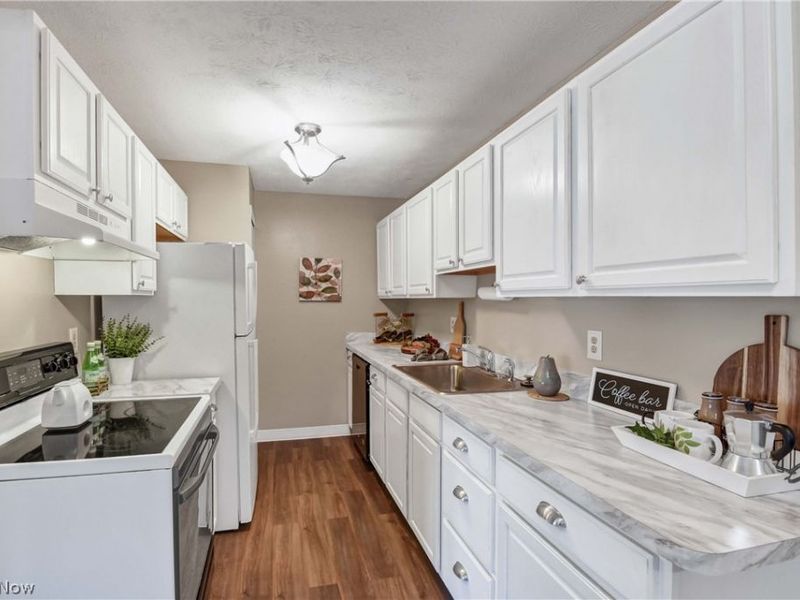 26179 Raintree Boulevard , Unit D8, Olmsted Falls, OH 44138 Photo 12