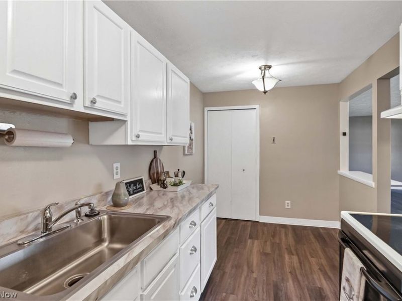 26179 Raintree Boulevard , Unit D8, Olmsted Falls, OH 44138 Photo 14