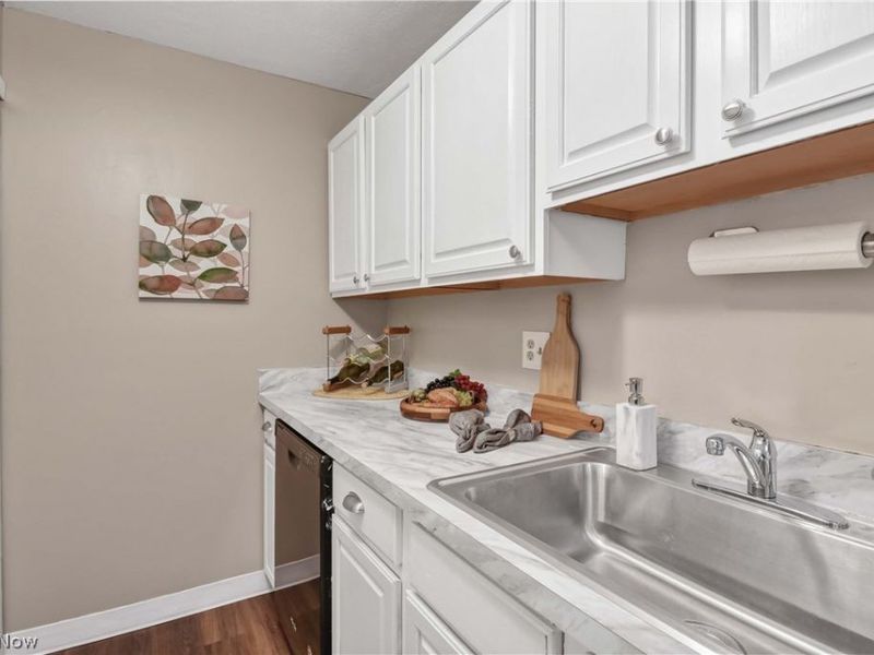 26179 Raintree Boulevard , Unit D8, Olmsted Falls, OH 44138 Photo 18