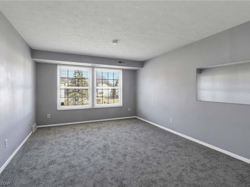 26179 Raintree Boulevard , Unit D8, Olmsted Falls, OH 44138 Photo 24