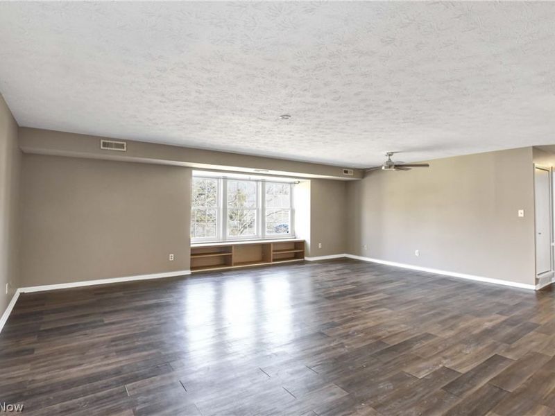 26179 Raintree Boulevard , Unit D8, Olmsted Falls, OH 44138 Photo 3