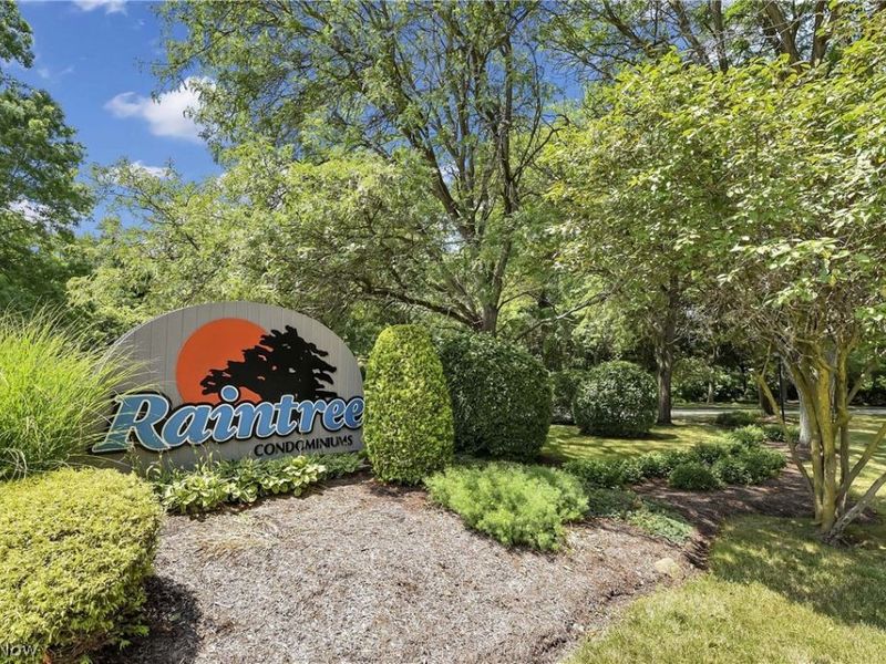 26179 Raintree Boulevard , Unit D8, Olmsted Falls, OH 44138 Photo 41