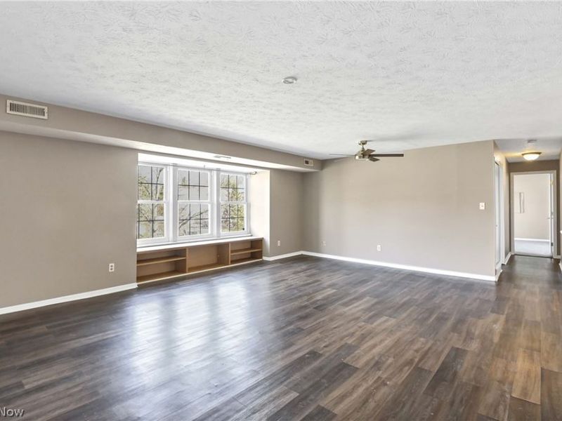 26179 Raintree Boulevard , Unit D8, Olmsted Falls, OH 44138 Photo 5