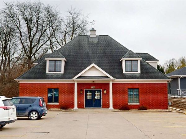 1114 N Dodge St, Iowa City, IA 52245