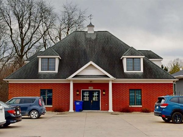 1114 N Dodge St, Iowa City, IA 52245