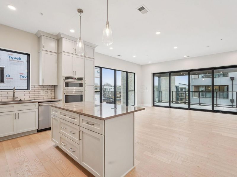 2867 Kobuk Drive , Unit 302, Columbus, OH 43228 Photo 4