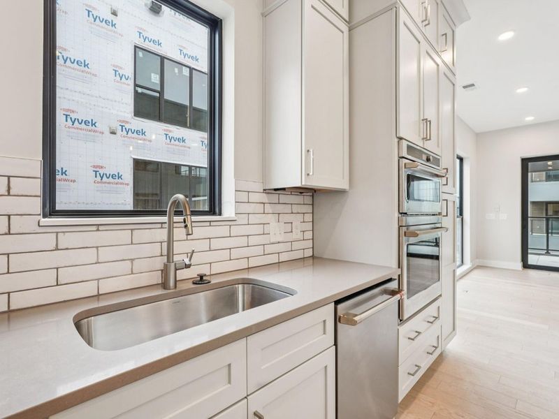 2867 Kobuk Drive , Unit 302, Columbus, OH 43228 Photo 5