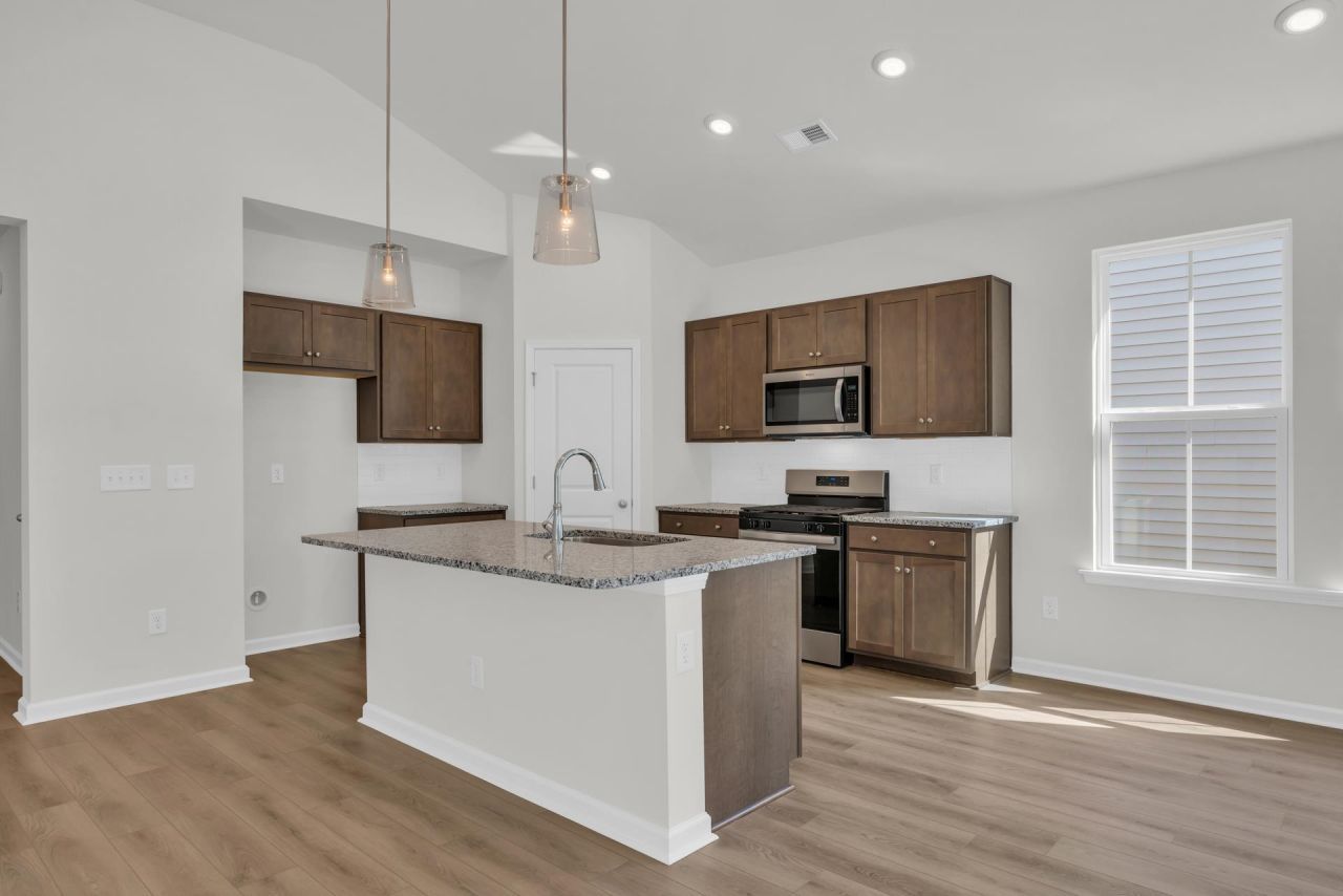 764 Sun Colony Blvd. Photo 7