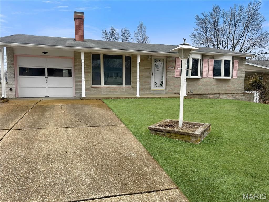 11954 Glenoak Drive , Maryland Heights, MO 63043 Main Photo