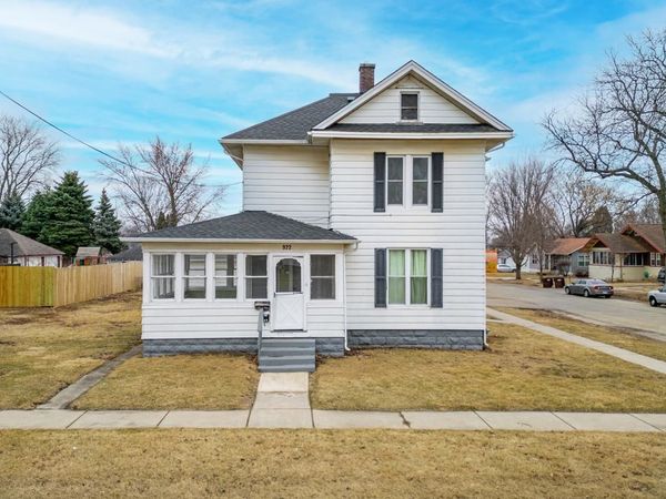 922 Lincoln Avenue, ROCHELLE, IL 61068