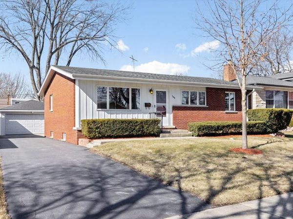 508 N Elmhurst Avenue , Mount Prospect, IL 60056