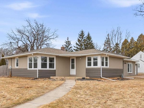 236 W 20TH AVENUE, Oshkosh, WI 54902