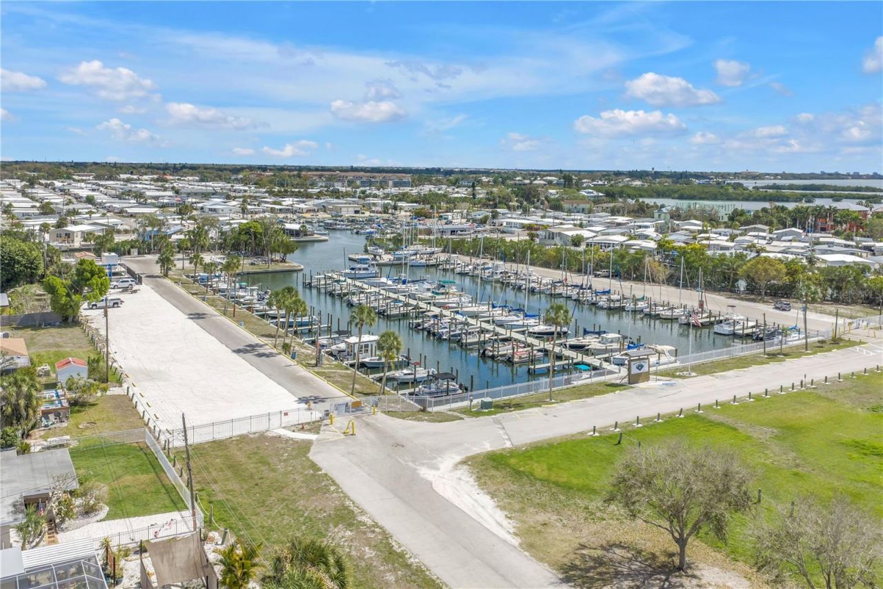 2112 Hopkins Drive W, Bradenton, FL 34207 Photo