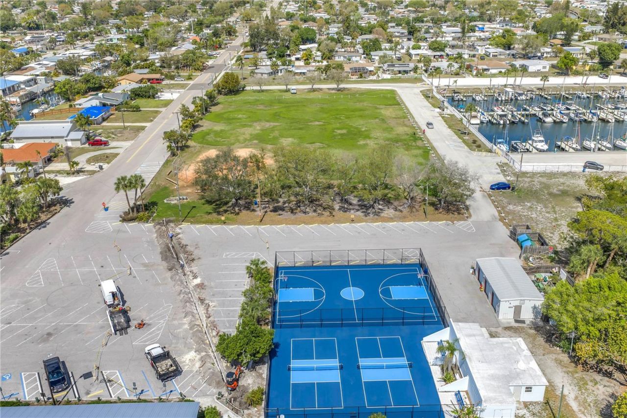 2112 Hopkins Drive W, Bradenton, FL 34207 Photo