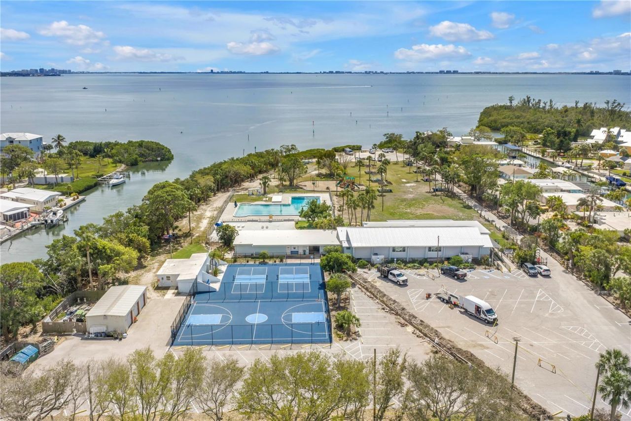 2112 Hopkins Drive W, Bradenton, FL 34207 Photo