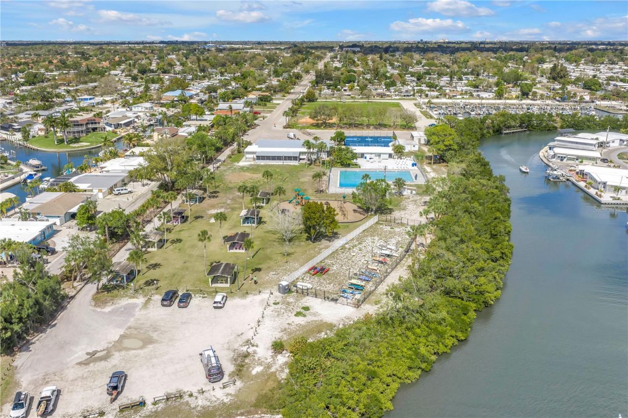 2112 Hopkins Drive W, Bradenton, FL 34207 Photo